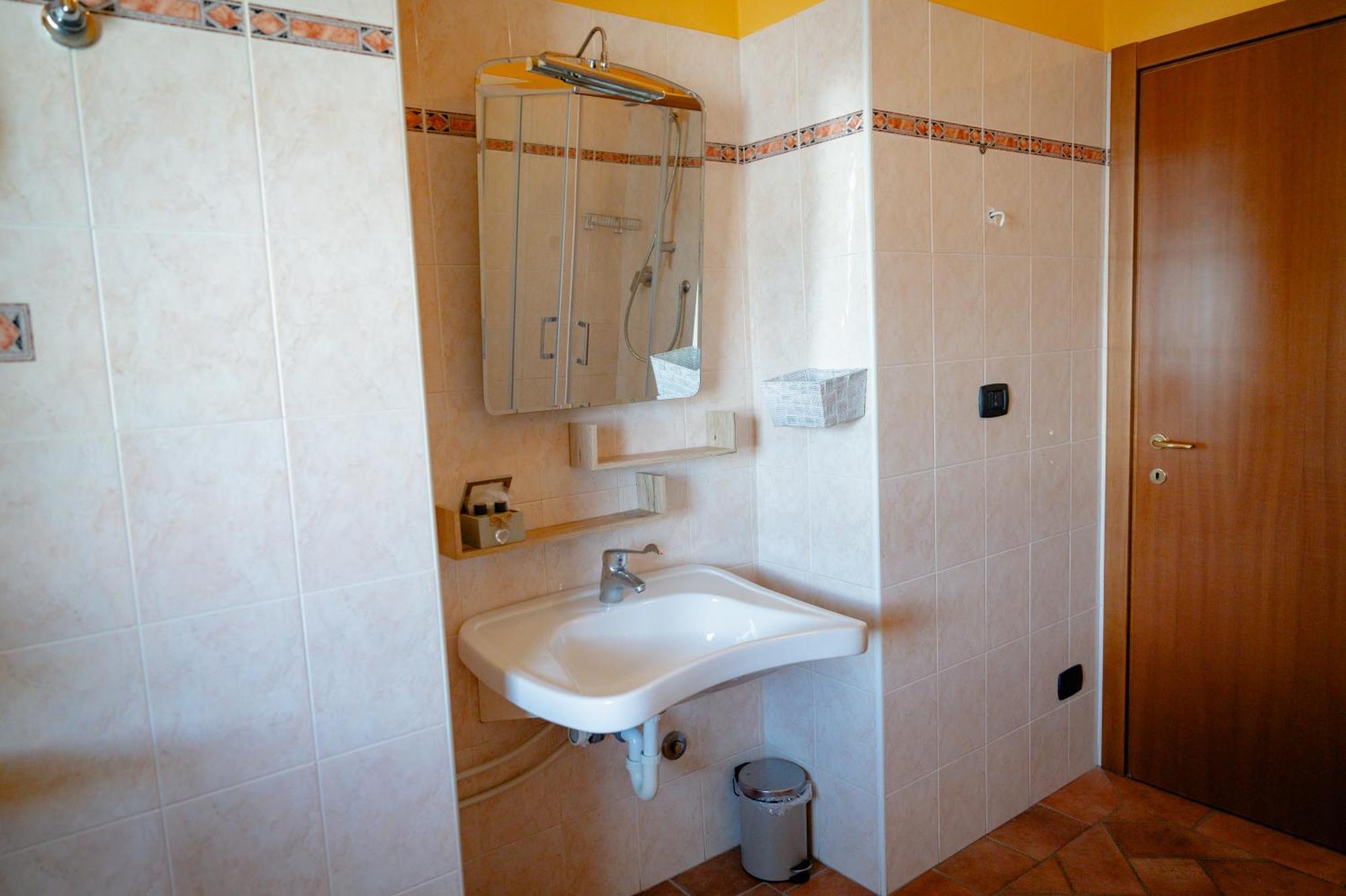 L'Antico Gabbiano B&B Сан-Кашиано-ин-Валь-ди-Пеза Экстерьер фото